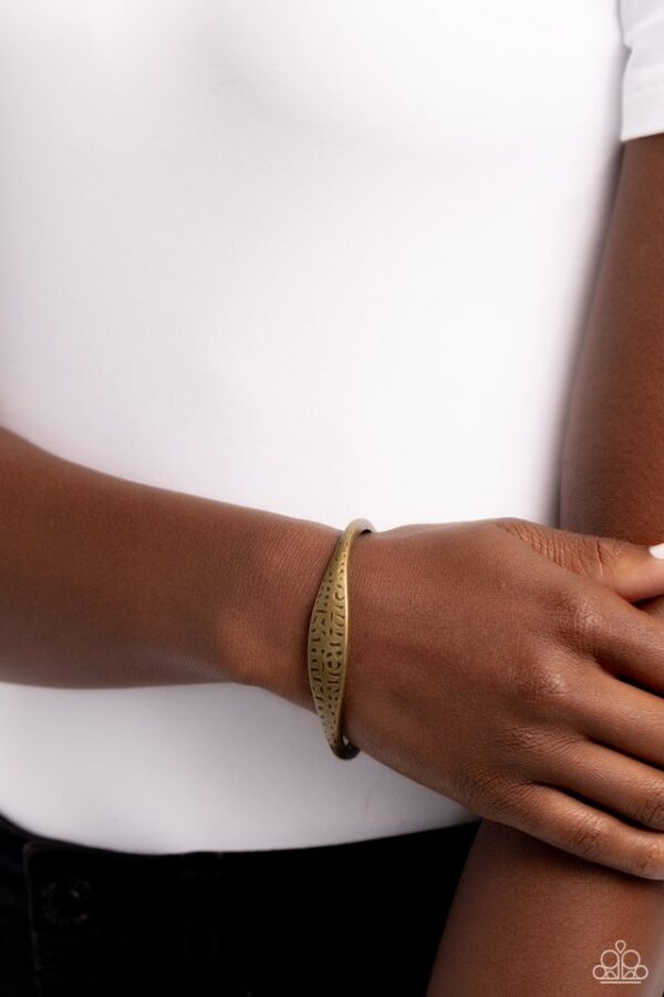 Paparazzi Bracelet ~ Ancient Accolade - Brass