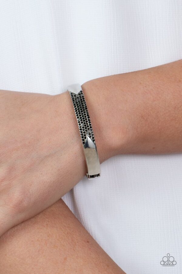 Paparazzi Bracelet ~ Radiant Edge - Black