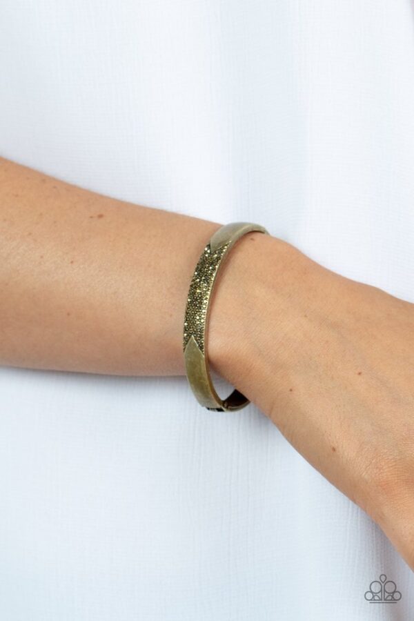 Paparazzi Bracelet ~ Radiant Edge - Brass