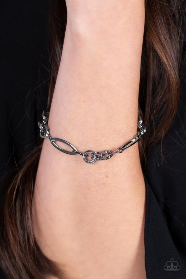 Paparazzi Bracelet ~ Chic Charmer - Black