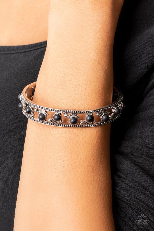 Paparazzi Bracelet ~ Badlands Bliss - Black