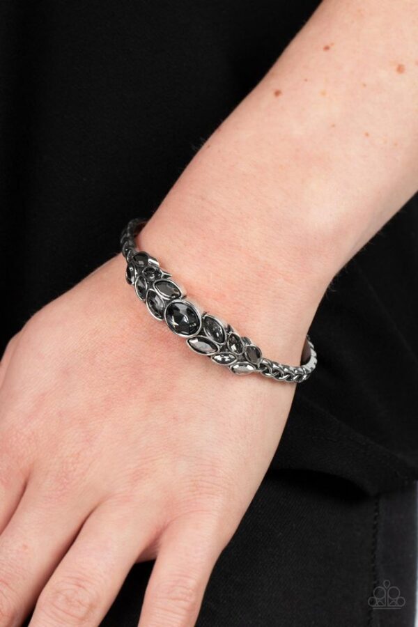 Paparazzi Bracelet ~ Vogue Vineyard - Silver