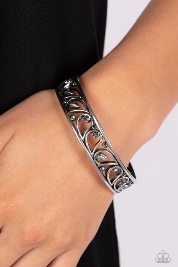 Paparazzi Bracelet ~ Versailles Villa - Silver