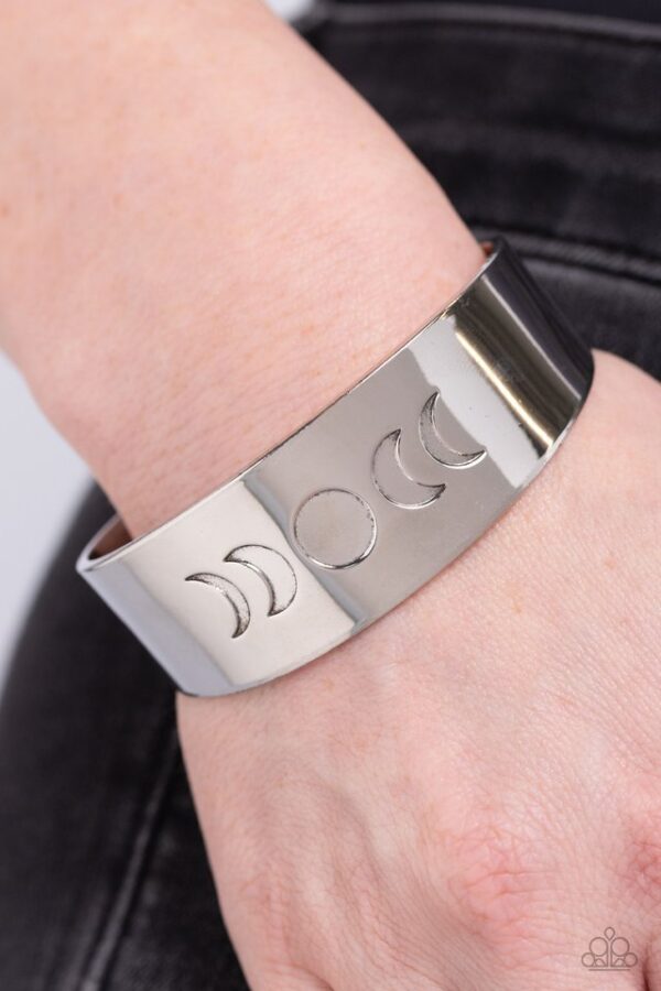 Paparazzi Bracelet ~ Lunar Effect - Silver