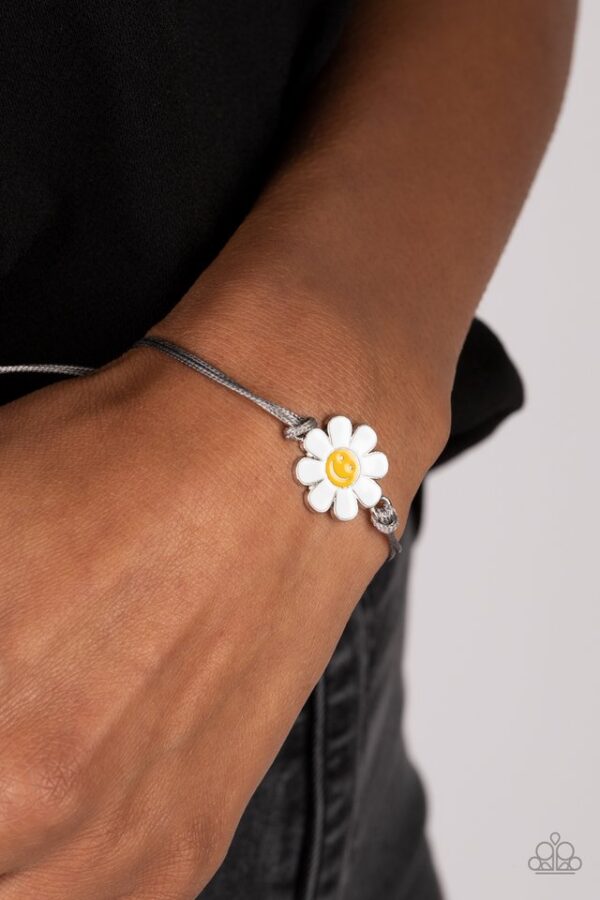 Paparazzi Bracelet ~ DAISY Little Thing - Silver