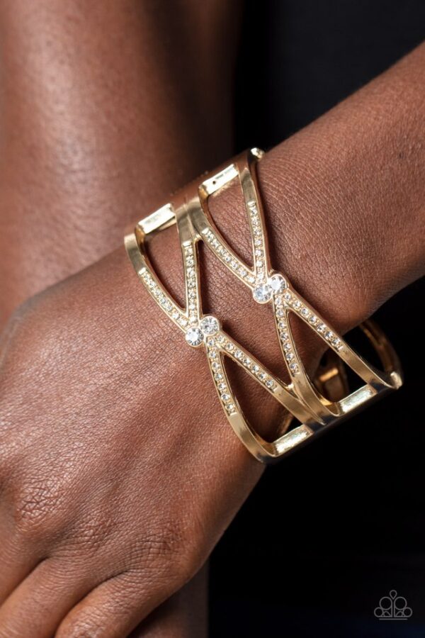 Paparazzi Bracelet ~ Entrancing Etiquette - Gold