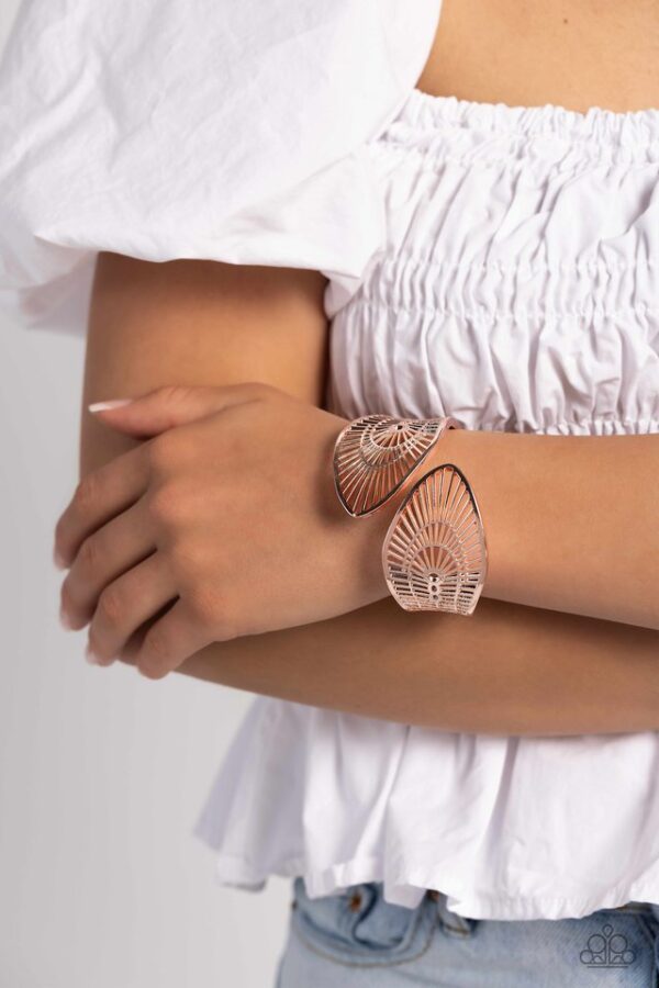 Paparazzi Bracelet ~ Palatial Palms - Rose Gold