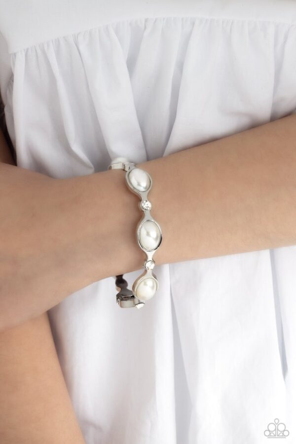 Paparazzi Bracelet ~ Are You Gonna Be My PEARL? - White