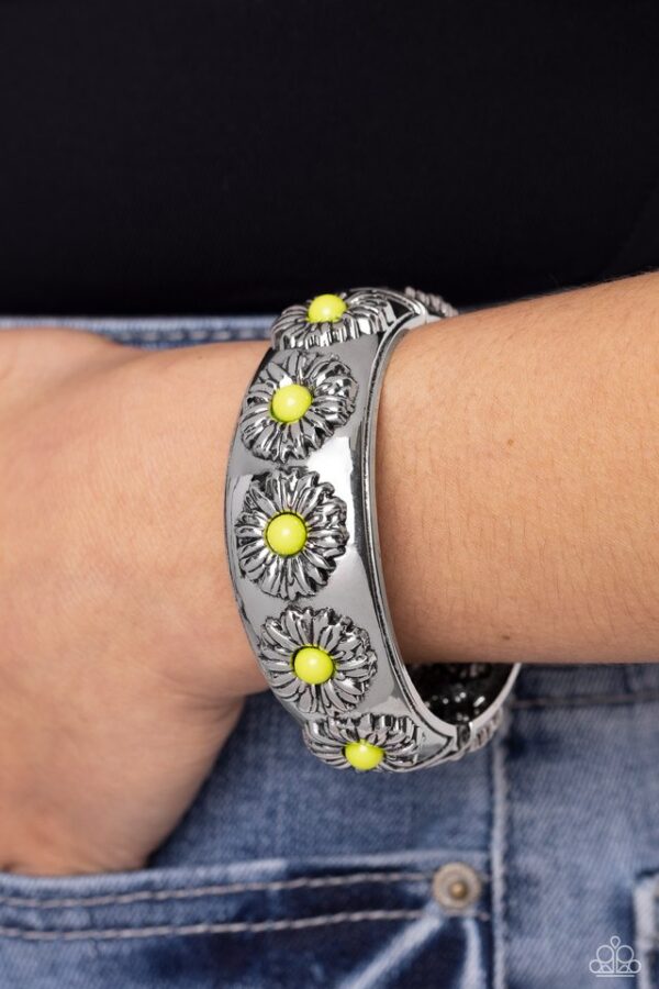 Paparazzi Bracelet ~ Taking FLORAL - Green