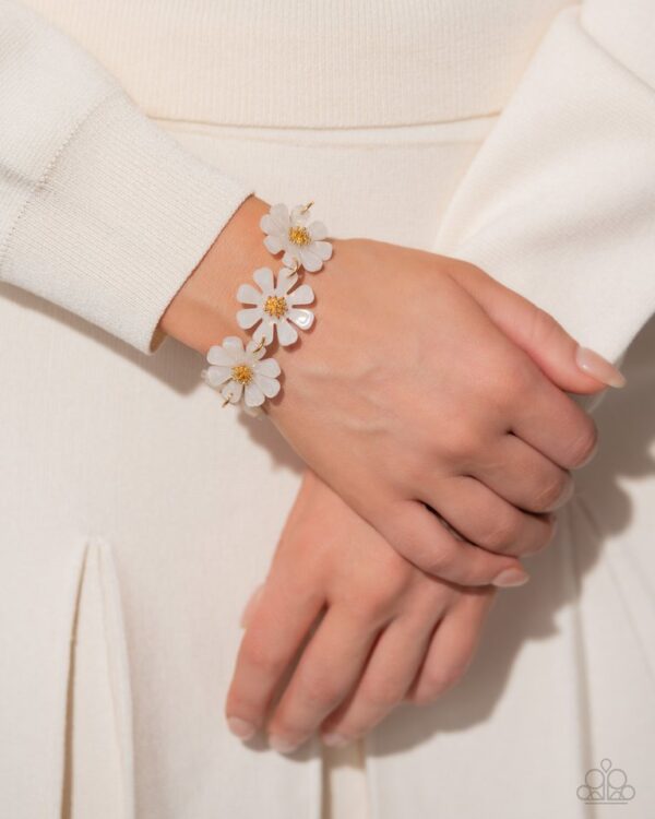 Paparazzi Bracelet ~ Poppin Pastel - White