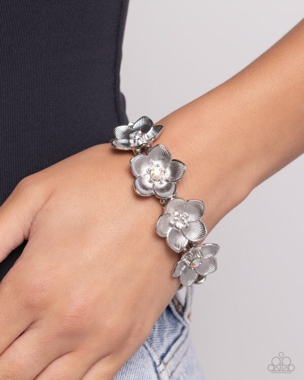 Paparazzi Bracelet ~ General Grandeur - White